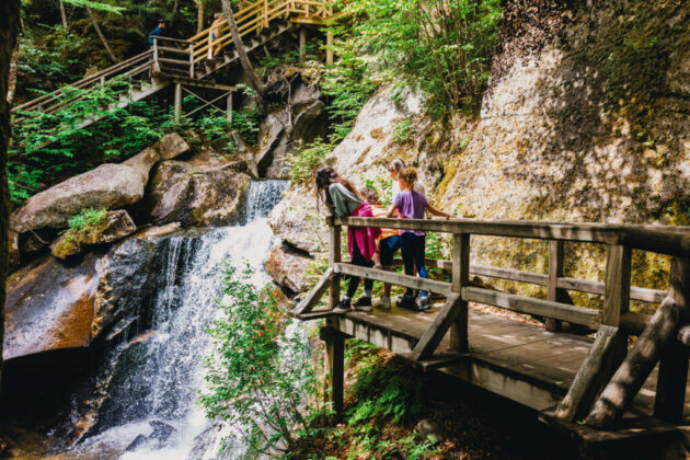 Lost River Gorge & Boulder Caves