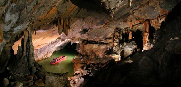 Penn's Cave and Wildlife Park