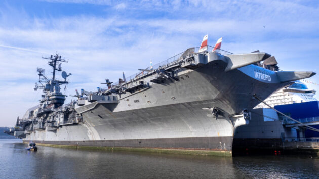 Intrepid Museum ★★