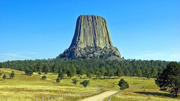 Devils Tower National Monument ★
