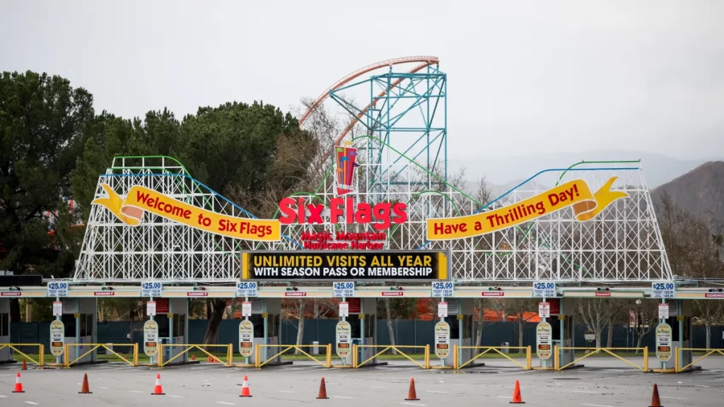 Six Flags Magic Mountain ★★