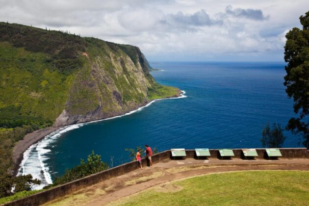 Waipiʻo Valley Lookout