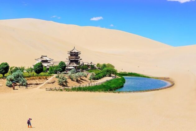 Crescent Lake and Singing Sand Dunes (鸣沙山月牙泉)