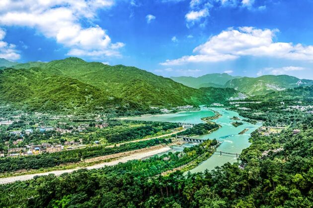 Dujiangyan Scenic Area (都江堰)