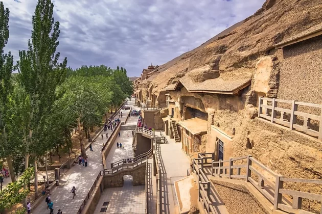 Mogao Grottoes (莫高窟)