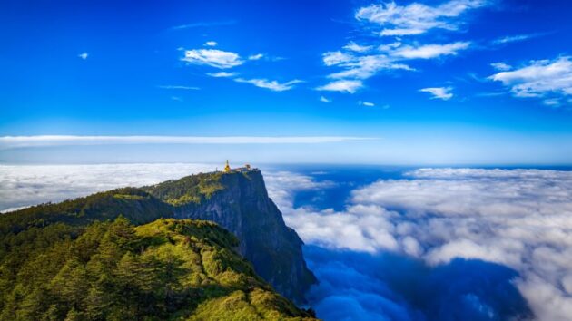 Emei Mountain (峨眉山)