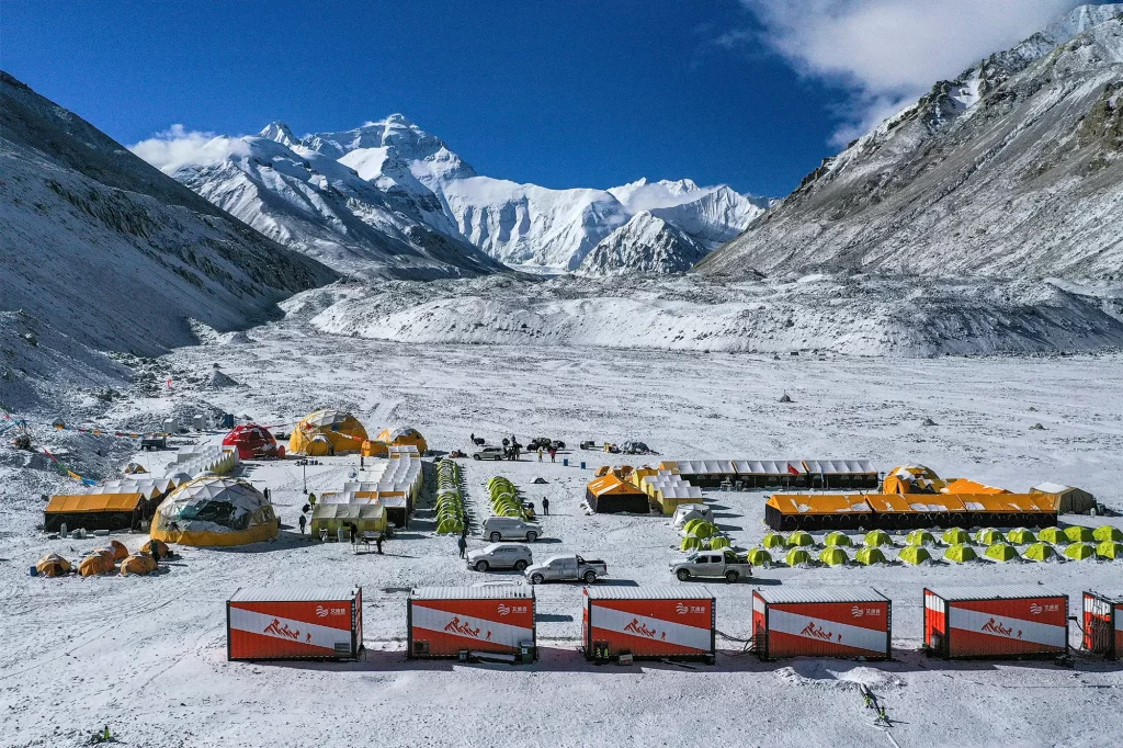 Mount Everest Base Camp (珠峰大本营)