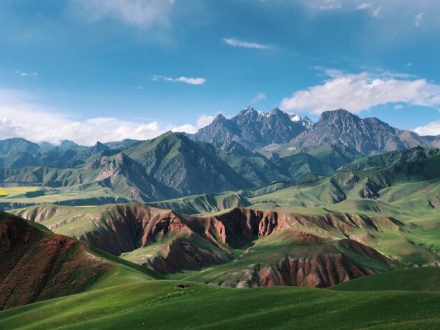 Zhuo’er Mountain (卓尔山)