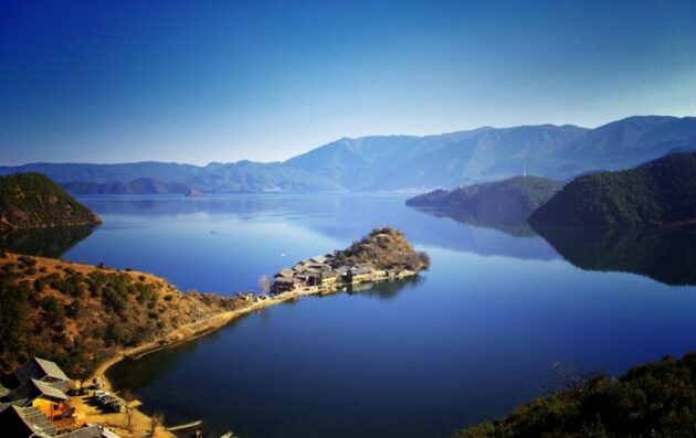 Lugu Lake (泸沽湖)