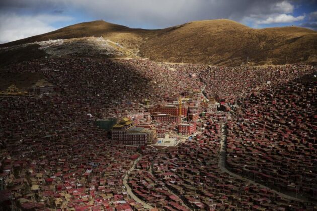 Sertar Larung Wuming Buddhist Academy (喇荣五明佛学院)