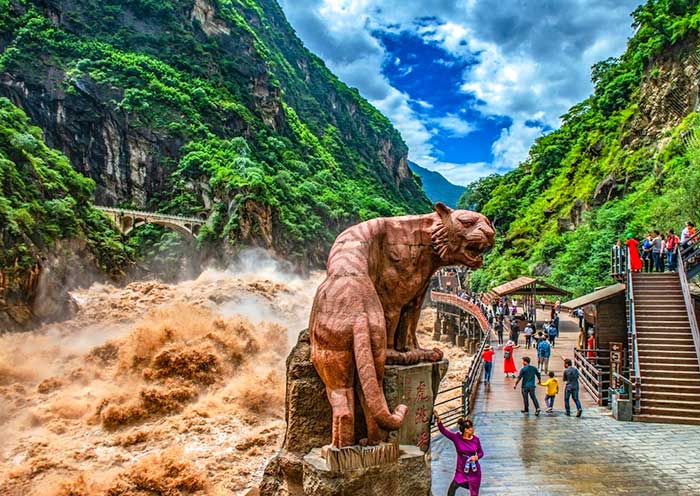 Tiger Leaping Gorge (虎跳峡)