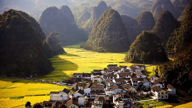 Wanfenglin Scenic Area (万峰林)