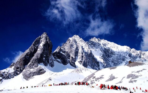 Yulong Snow Mountain (玉龙雪山)
