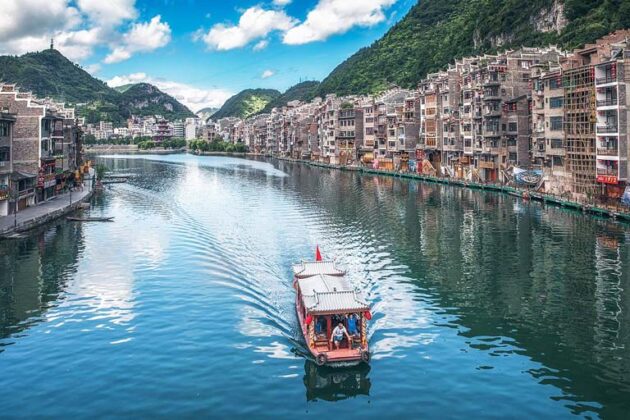 Zhenyuan Ancient Town (镇远古城)