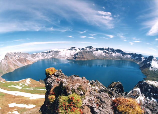 Heaven Lake on Changbai Mountain (长白山天池)