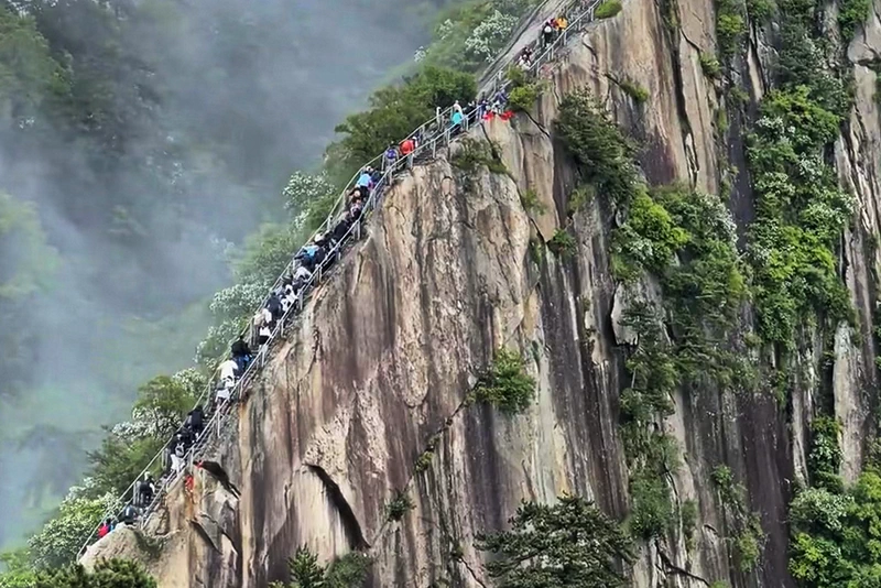 Mount Huashan (华山) ★★★