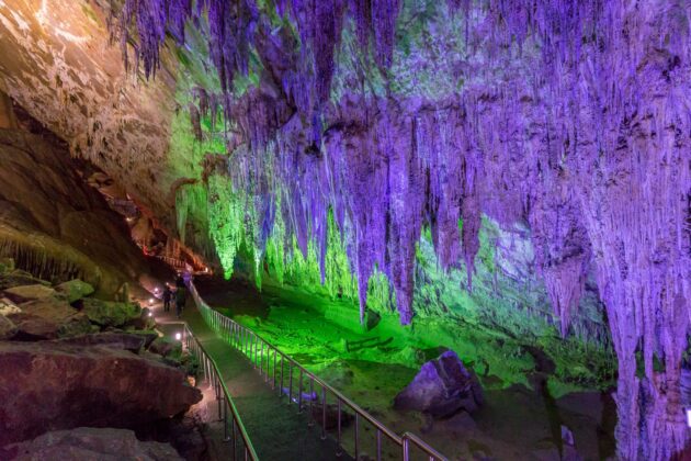 Furong Cave (芙蓉洞)