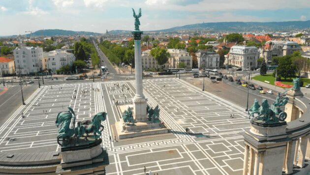 Heroes' Square