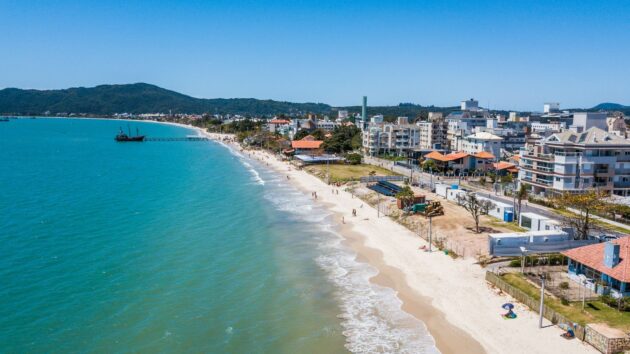 Cachoeira do Bom Jesus Beach