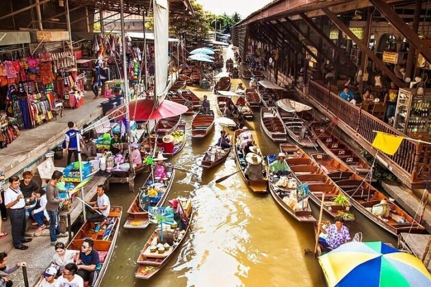 Damnoen Saduak Floating Market