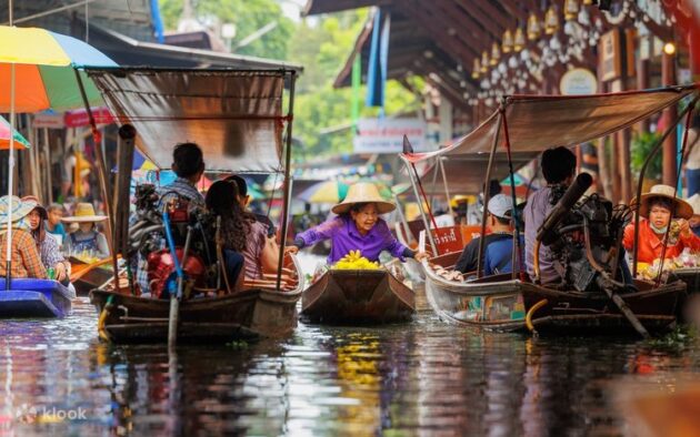 Damnoen Saduak Floating Market