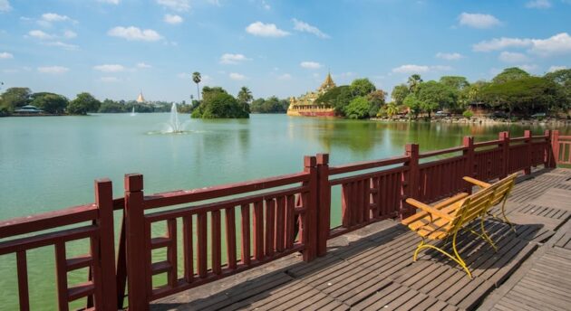 Kandawgyi Lake