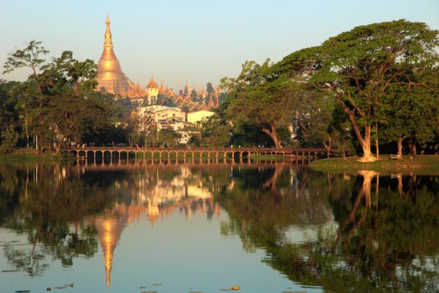 Kandawgyi Lake