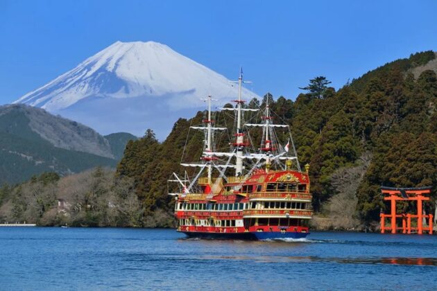 Hakone Sightseeing Cruise
