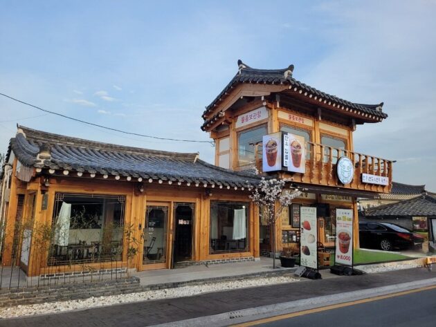Hwangnidan-gil Street