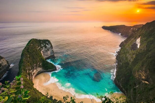 Kelingking Beach