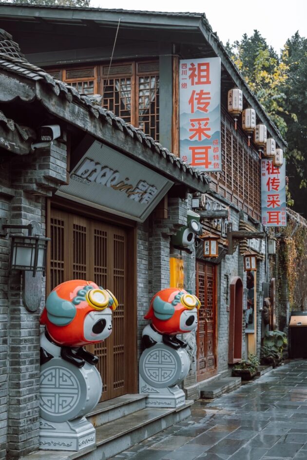 Wide and Narrow Alleys