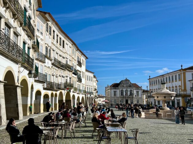 Évora