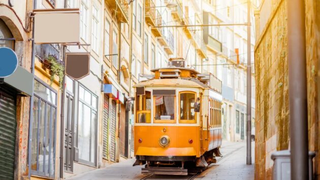 Tram 28